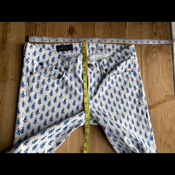 White & Blue Floral Print J CREW Toothpick jeans - Picture 8 of 8